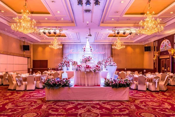 3M BANQUET HALL.